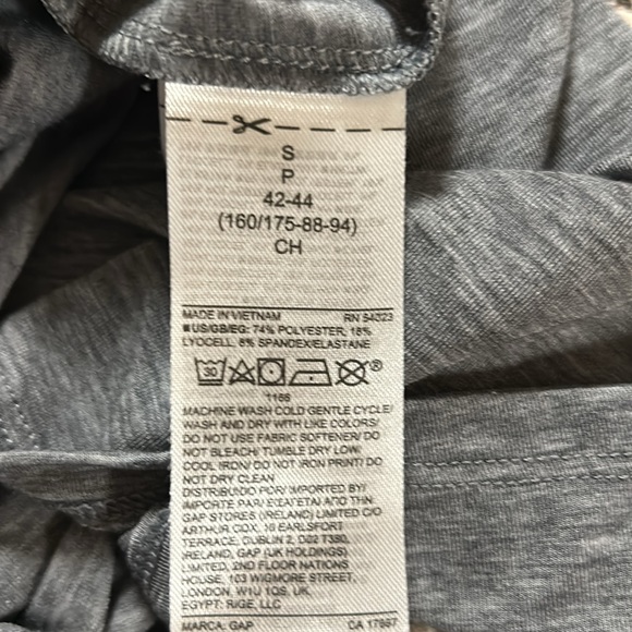 GapFit Grey Breathe Turtleneck T-Shirt - Size S - Picture 9 of 9